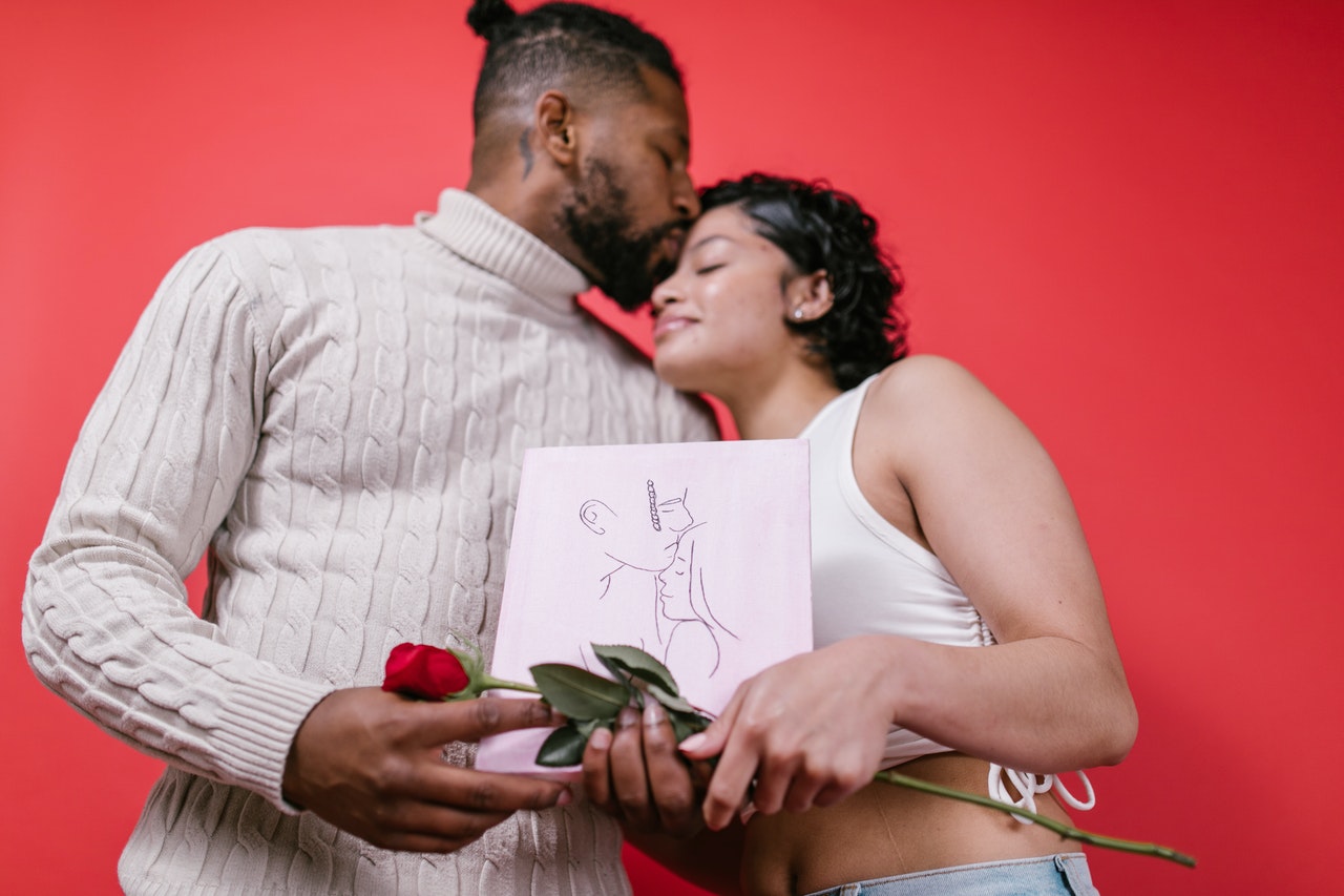 20 Sexy Valentine's Day Ideas For Couples (2023)